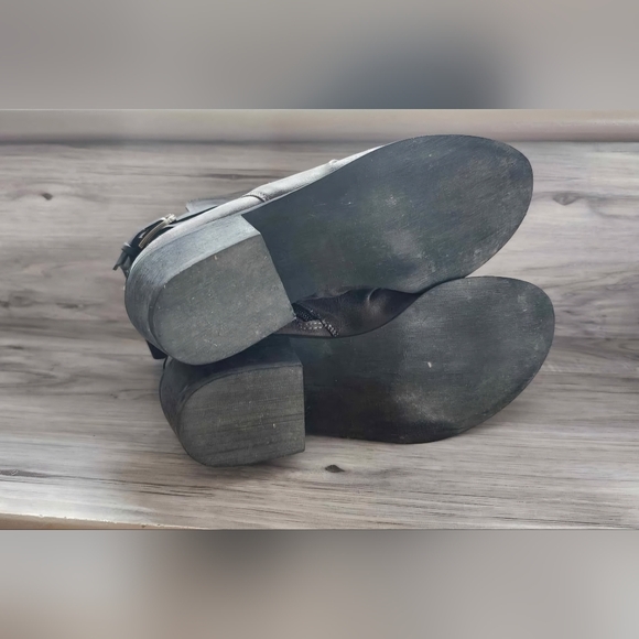 BareTraps Women's Ankle Boots - Picture 5 of 5